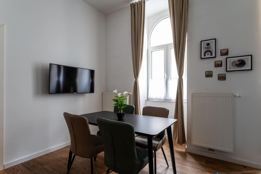 Apartment Sleek 1br Flat Near Center By Hm *