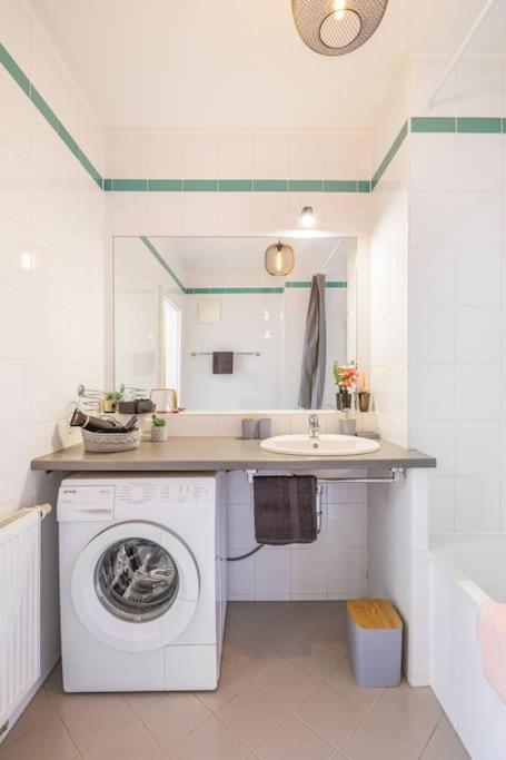 Dry Flower Apt. / 2br. / Rooftop / New