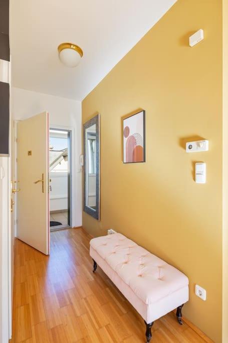 Dry Flower Apt. / 2br. / Rooftop / New *