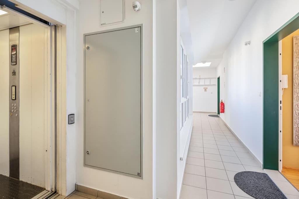 Dry Flower Apt. / 2br. / Rooftop / New Apartment *
