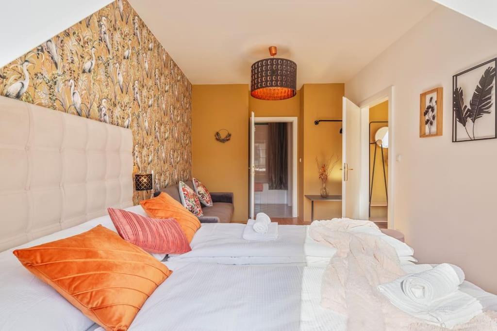 Dry Flower Apt. / 2br. / Rooftop / New * Vienna