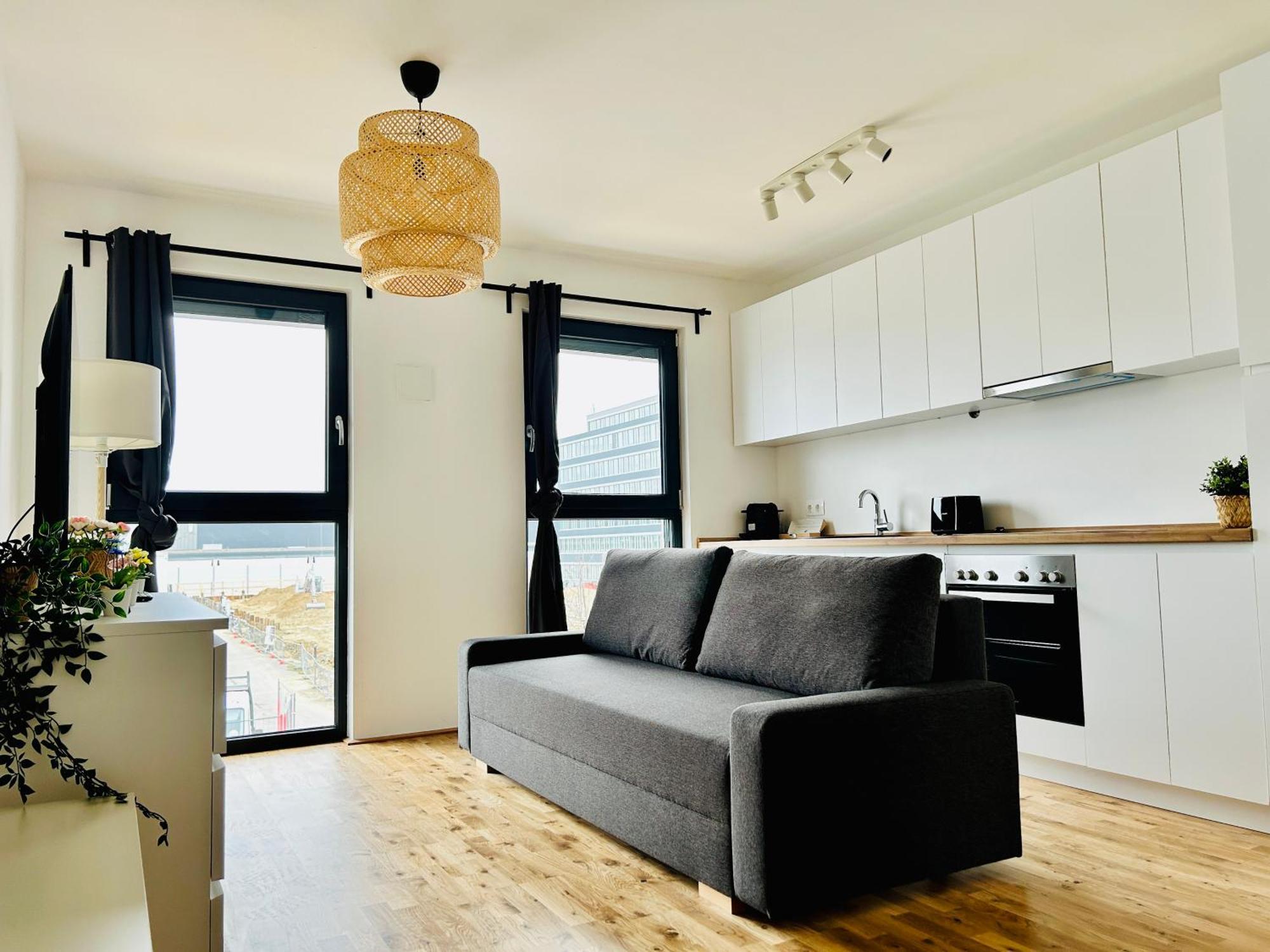 Modern With Balcony & Free Parking - Nearby Metro *