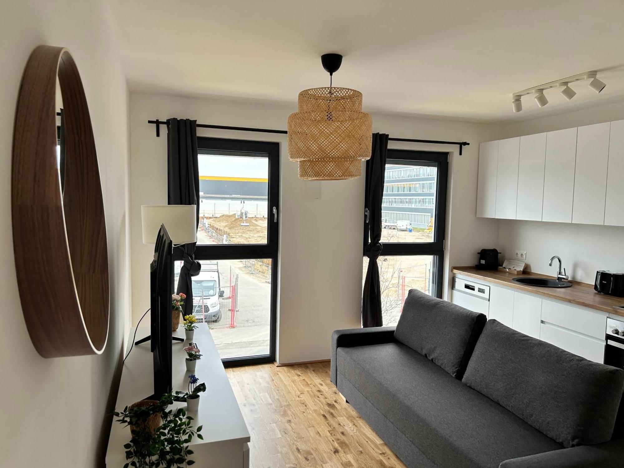 Modern With Balcony & Free Parking - Nearby Metro