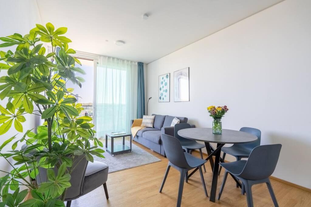 Hm • Modern 1br Vista At Danube *