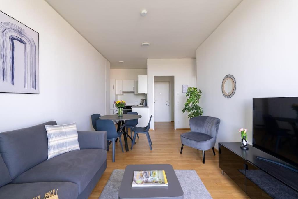 Hm • Modern 1br Vista At Danube Vienna