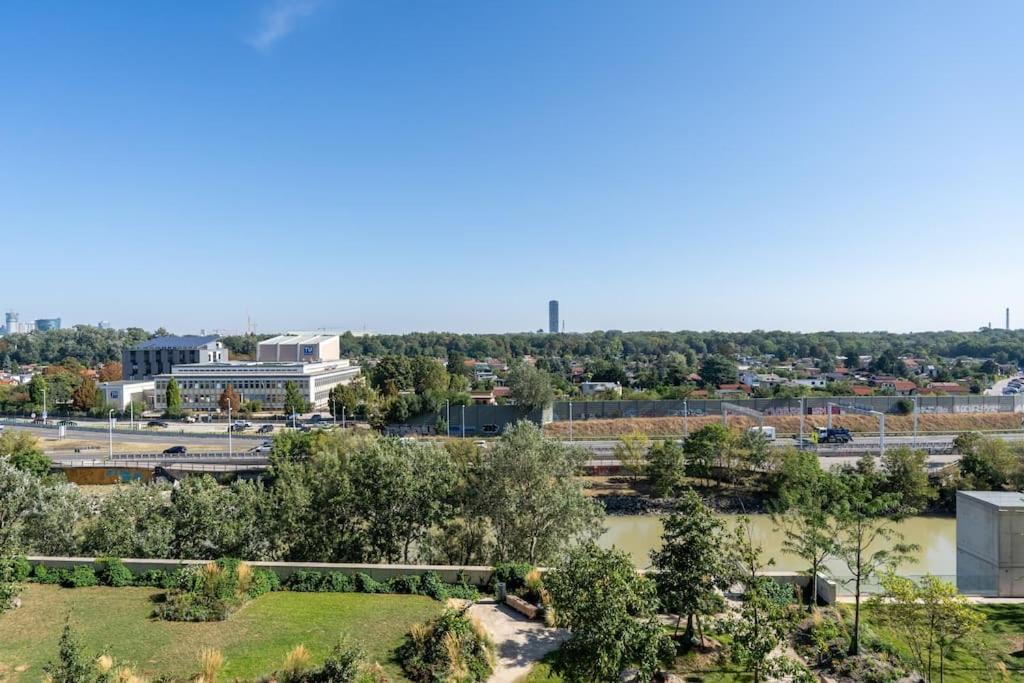Hm • Modern 1br Vista At Danube Apartment Vienna
