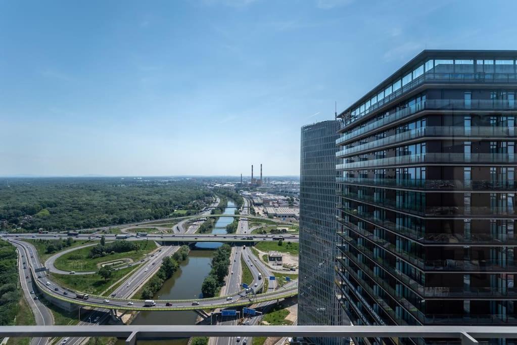 Apartment Hm • Modern 1br Vista At Danube
