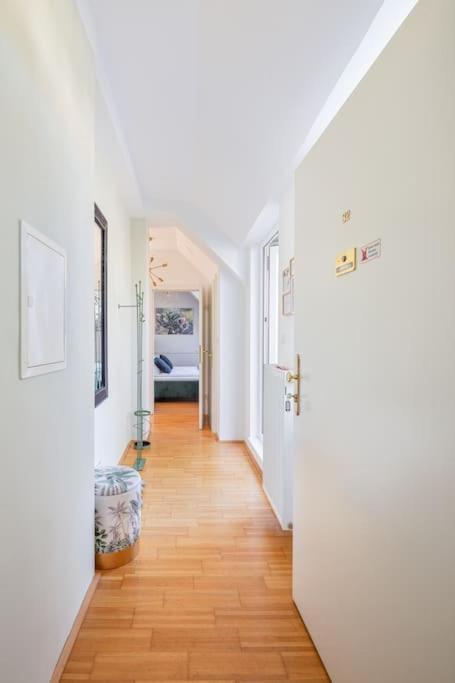 2 Seperate Full / 5 Bedroom / Rooftop / Apartment *