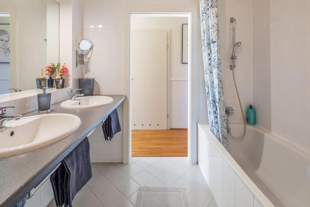 2 Seperate Full / 5 Bedroom / Rooftop /