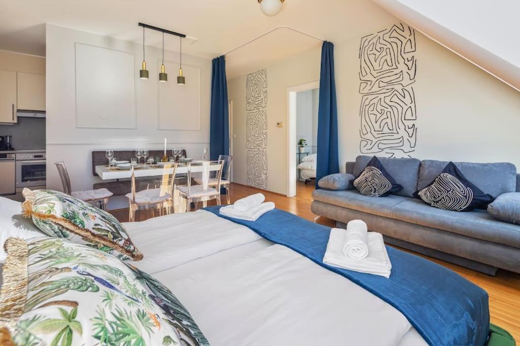 2 Seperate Full / 5 Bedroom / Rooftop / Apartment Vienna