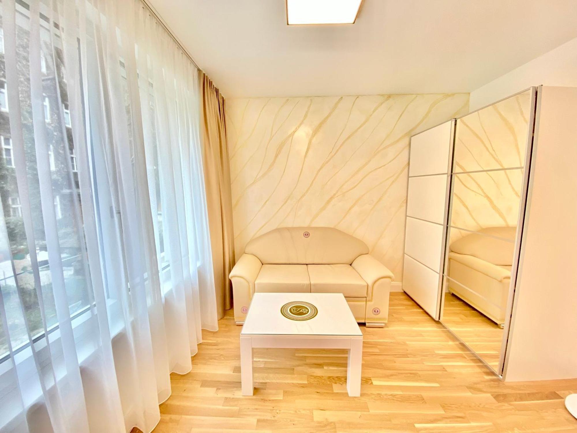 Apartment Steiner Residences Rembrandt *