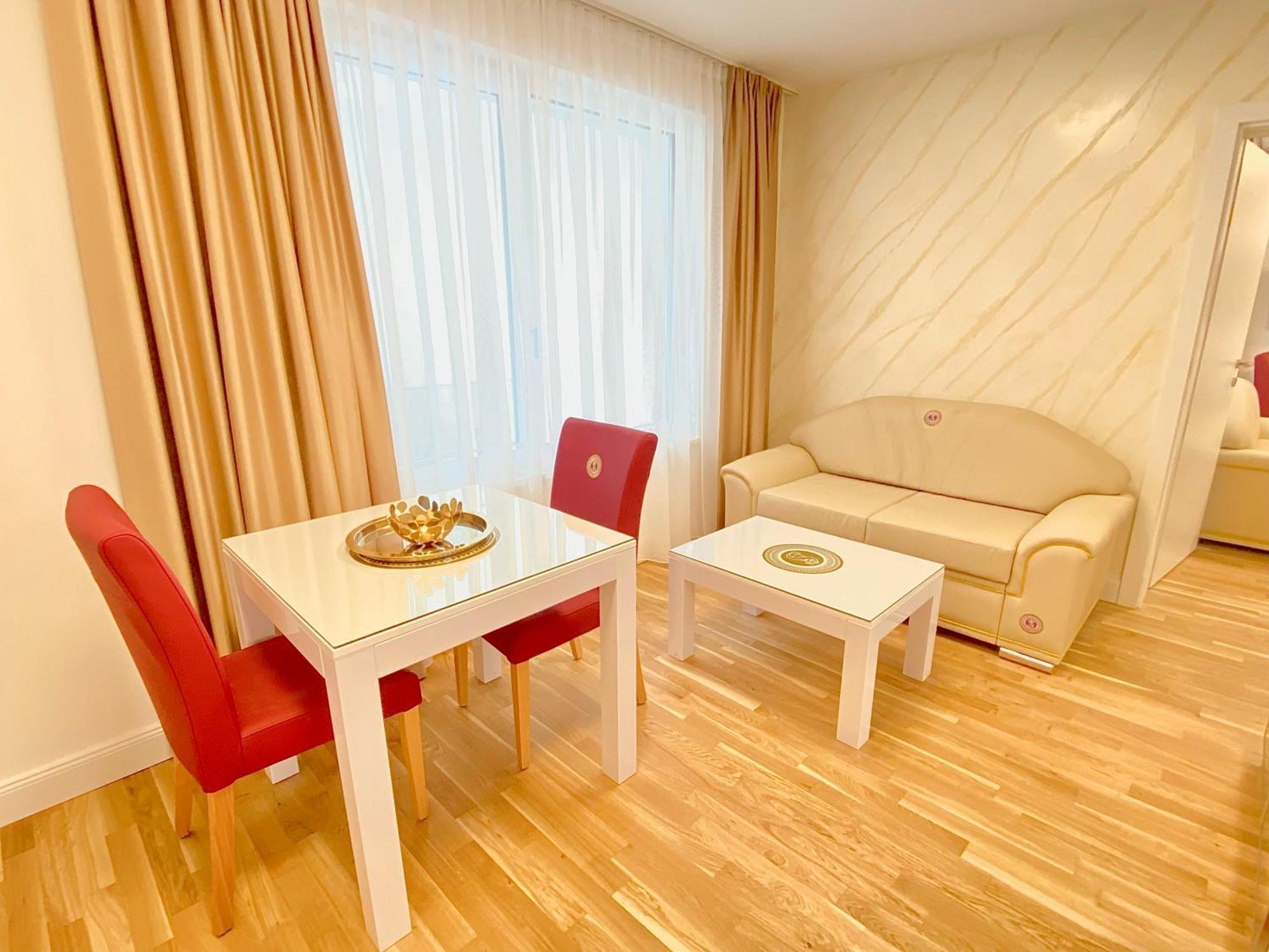 Apartment Steiner Residences Rembrandt *