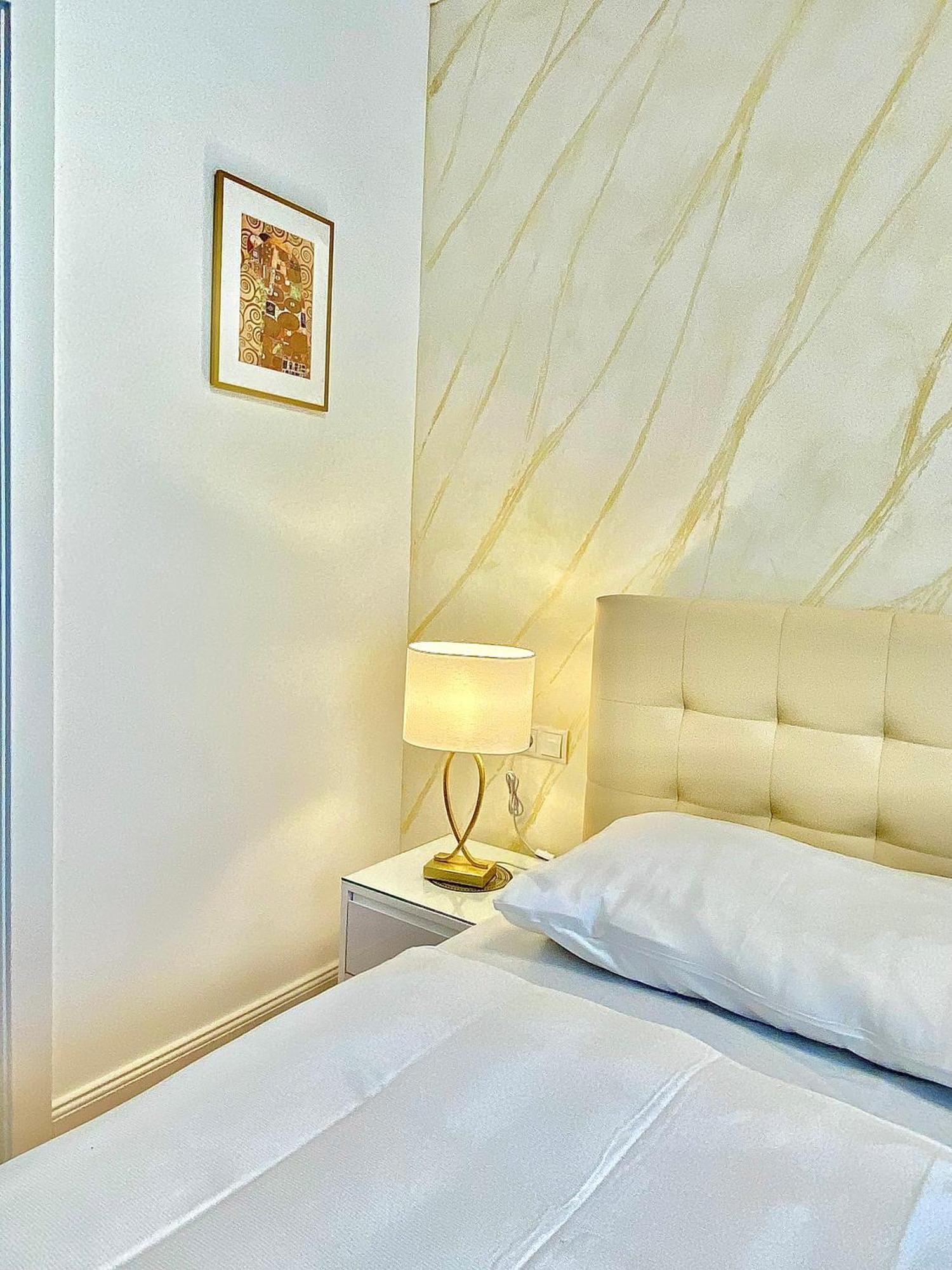 Steiner Residences Rembrandt Apartment *