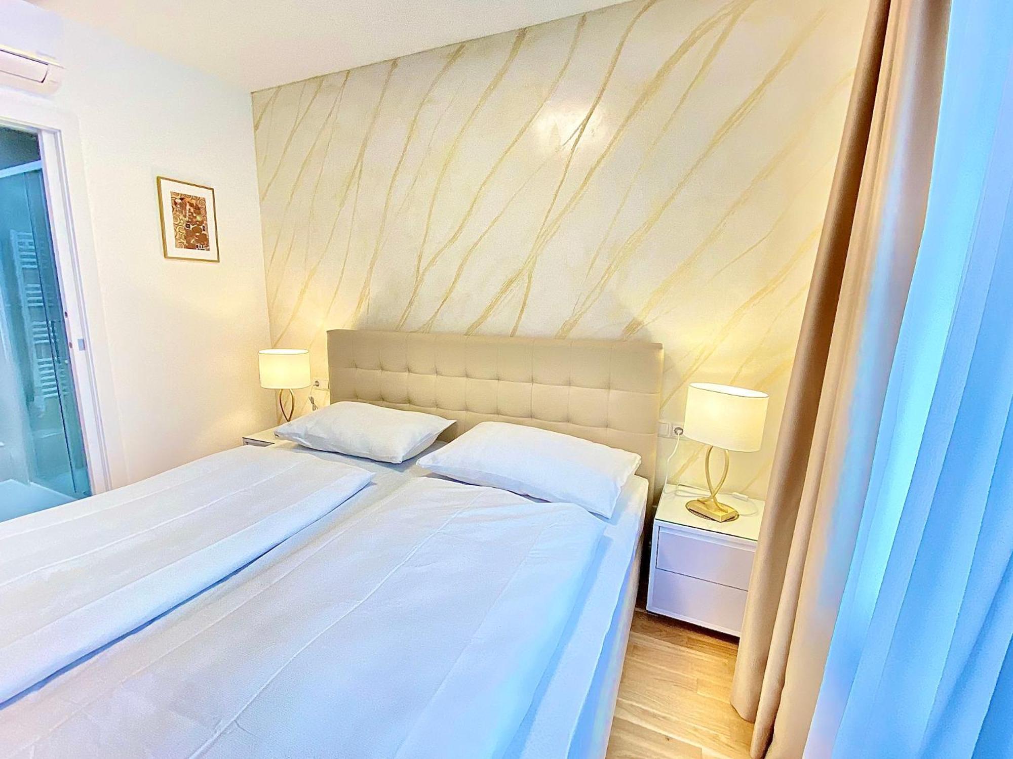 Apartment Steiner Residences Rembrandt