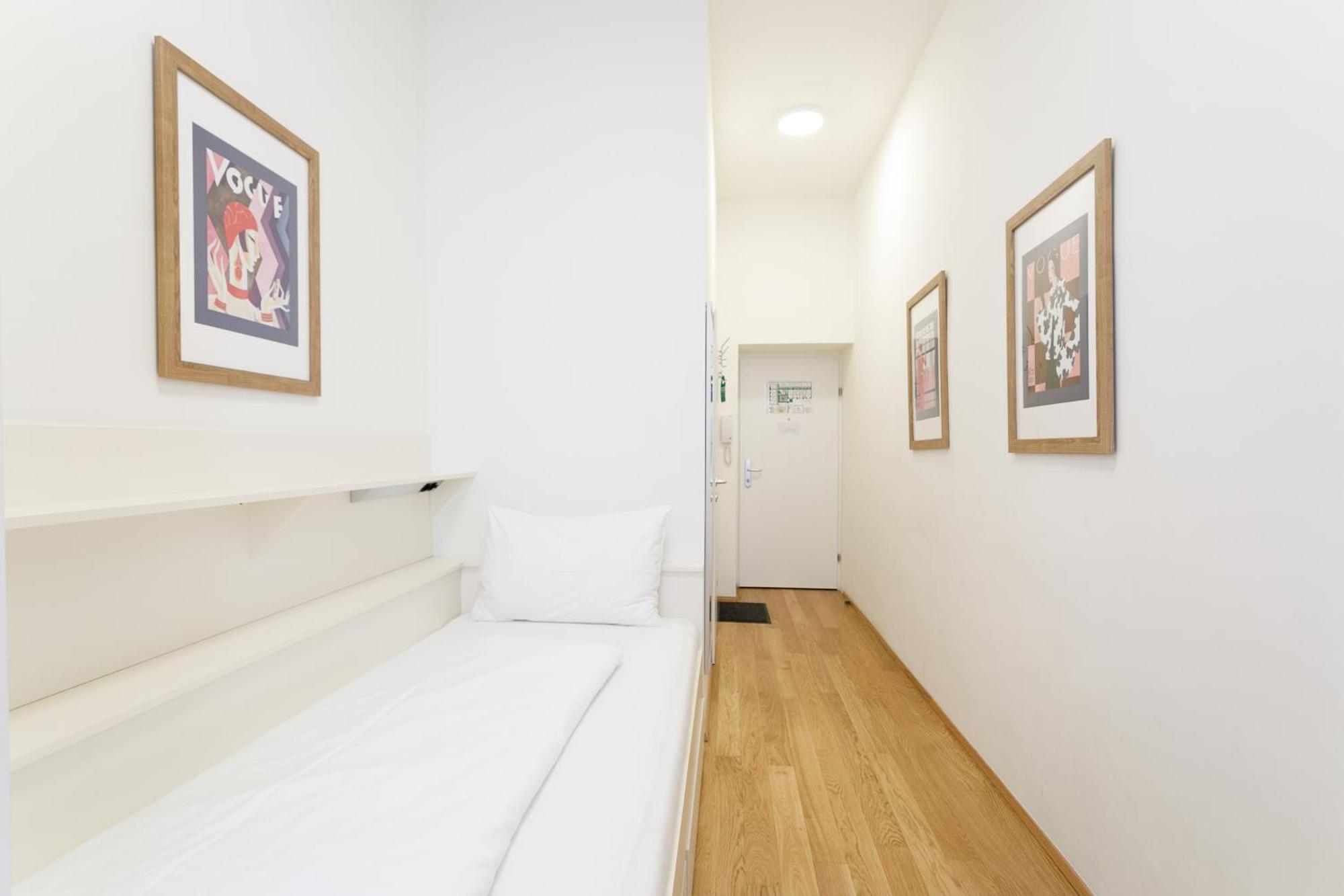 Riess - Self Check-in Hotel