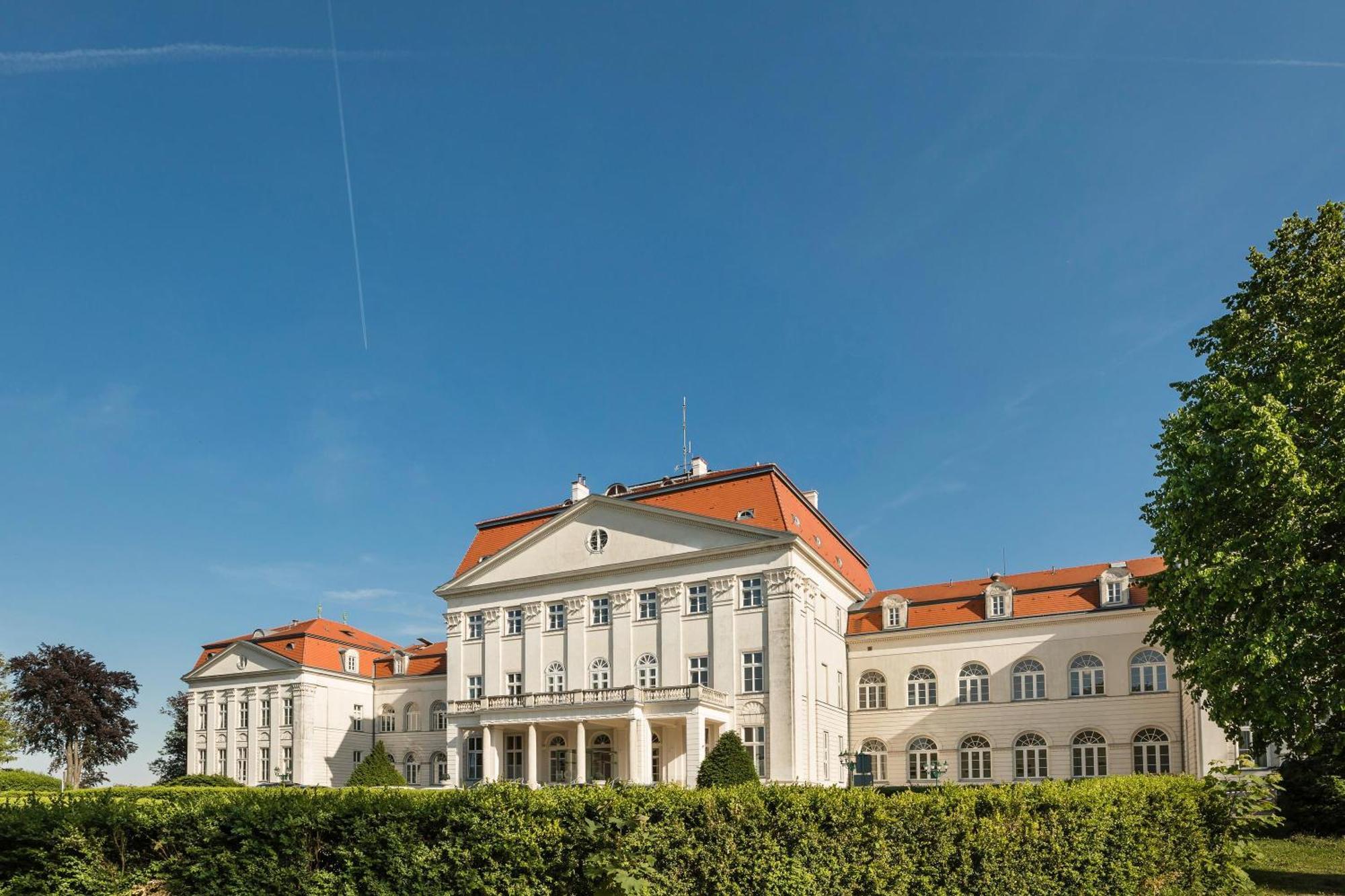 Hotel Austria Trend Schloss Wilhelminenberg 4*