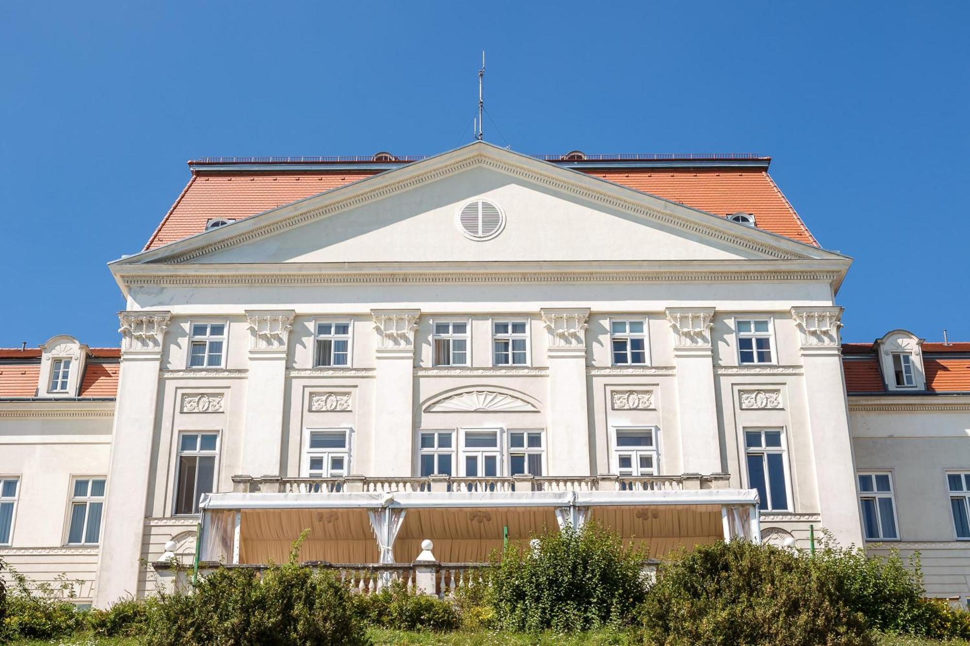 Hotel Austria Trend Schloss Wilhelminenberg Vienna
