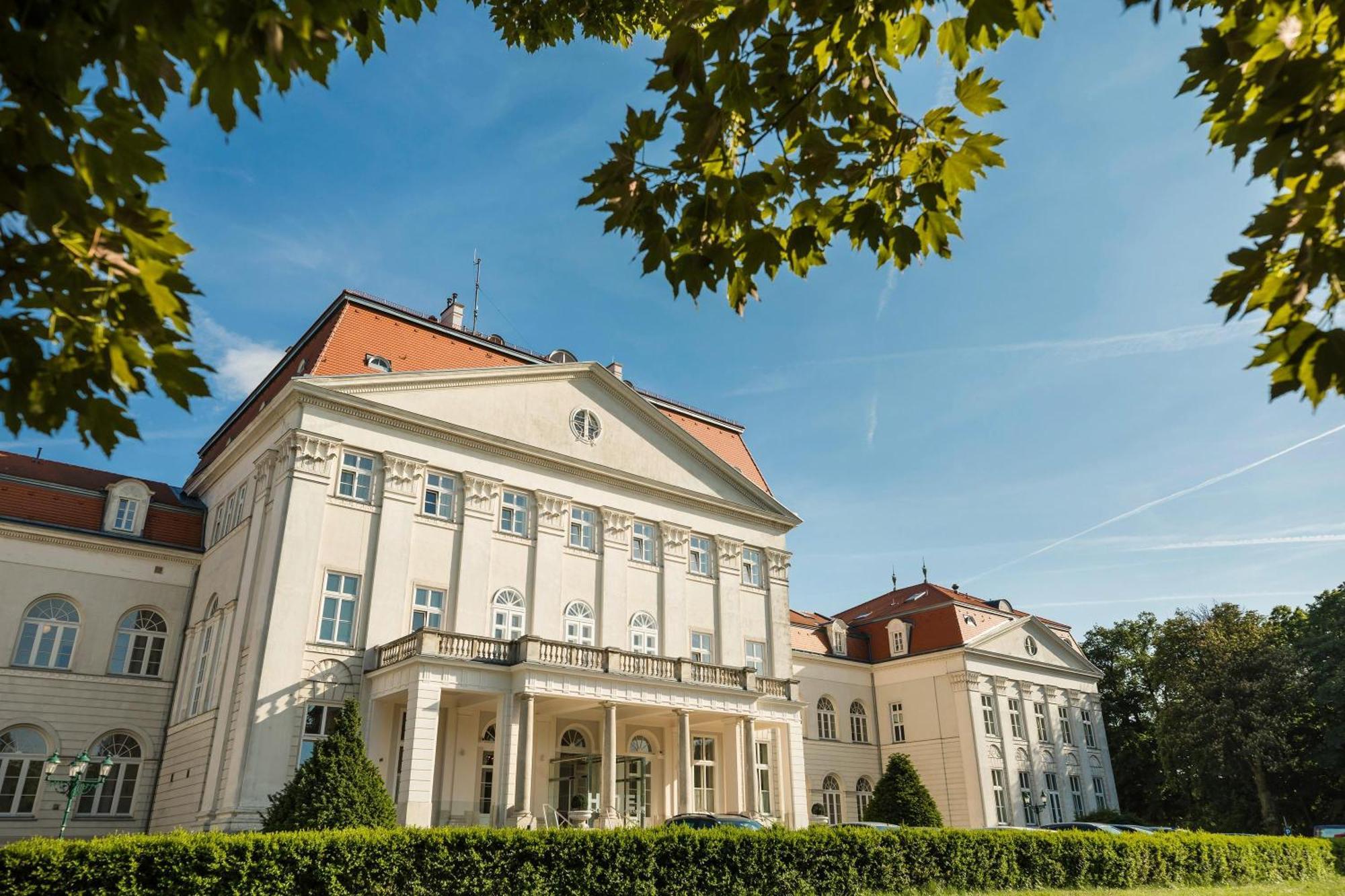 Austria Trend Schloss Wilhelminenberg Hotel 4*
