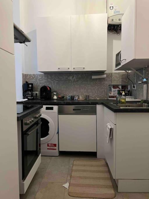 Authentic 2-bedroom Wien