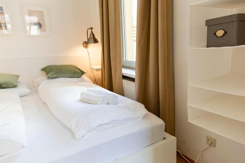 Apartment Savoir-vivre In Unserer Zentralen Balkonwohnung Vienna
