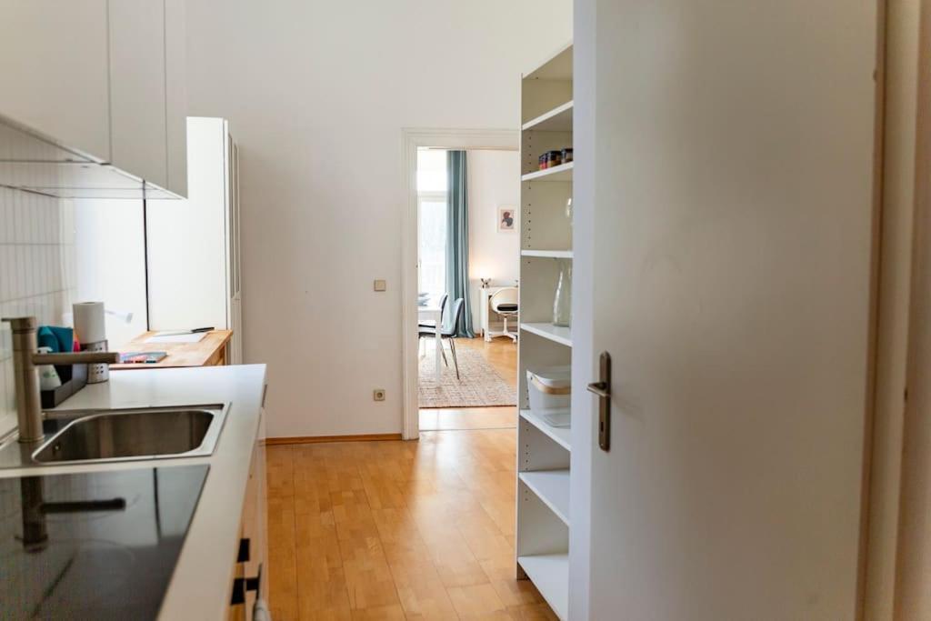 Savoir-vivre In Unserer Zentralen Balkonwohnung * Vienna