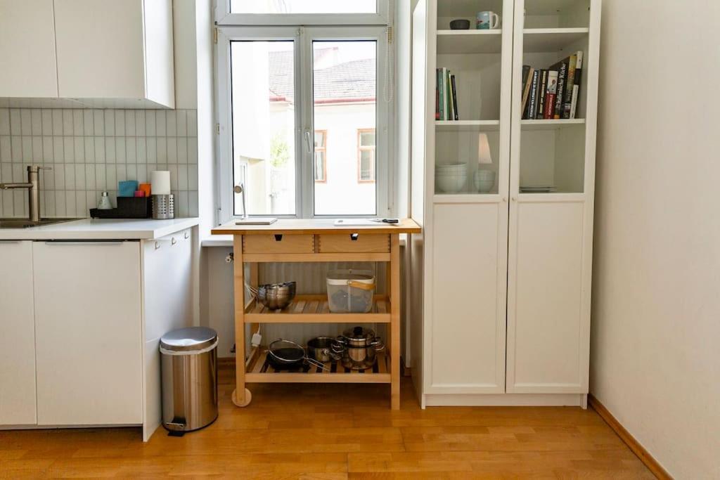 Apartment Savoir-vivre In Unserer Zentralen Balkonwohnung *