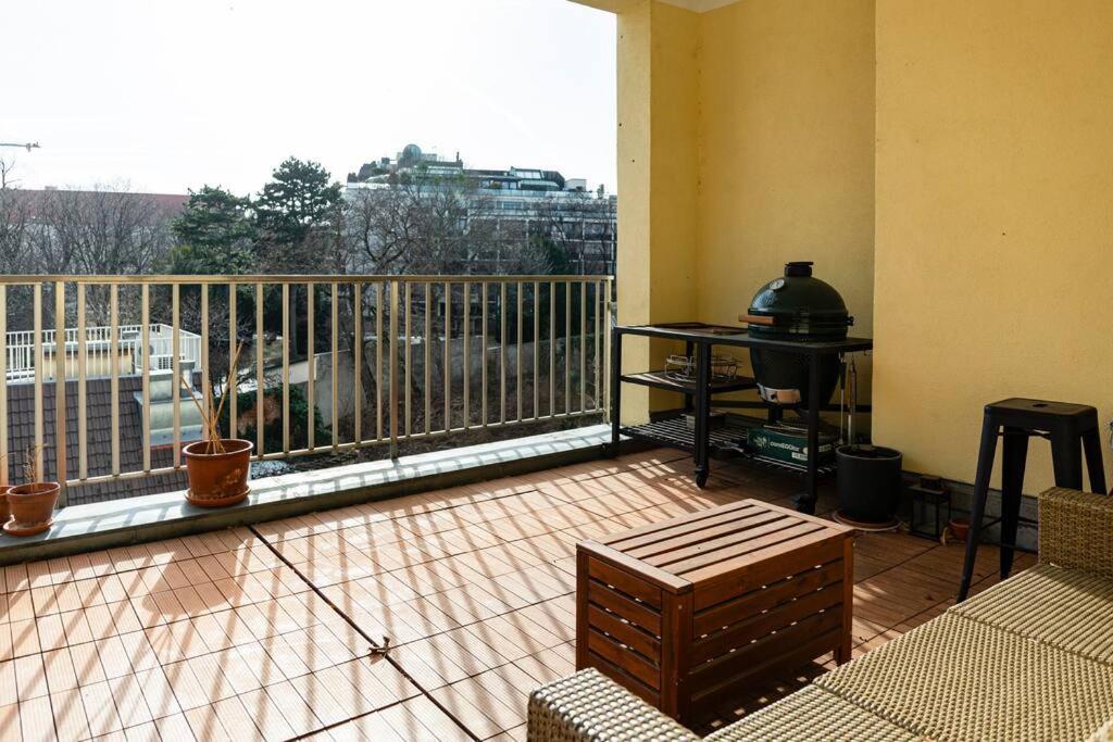 Savoir-vivre In Unserer Zentralen Balkonwohnung Apartment Vienna
