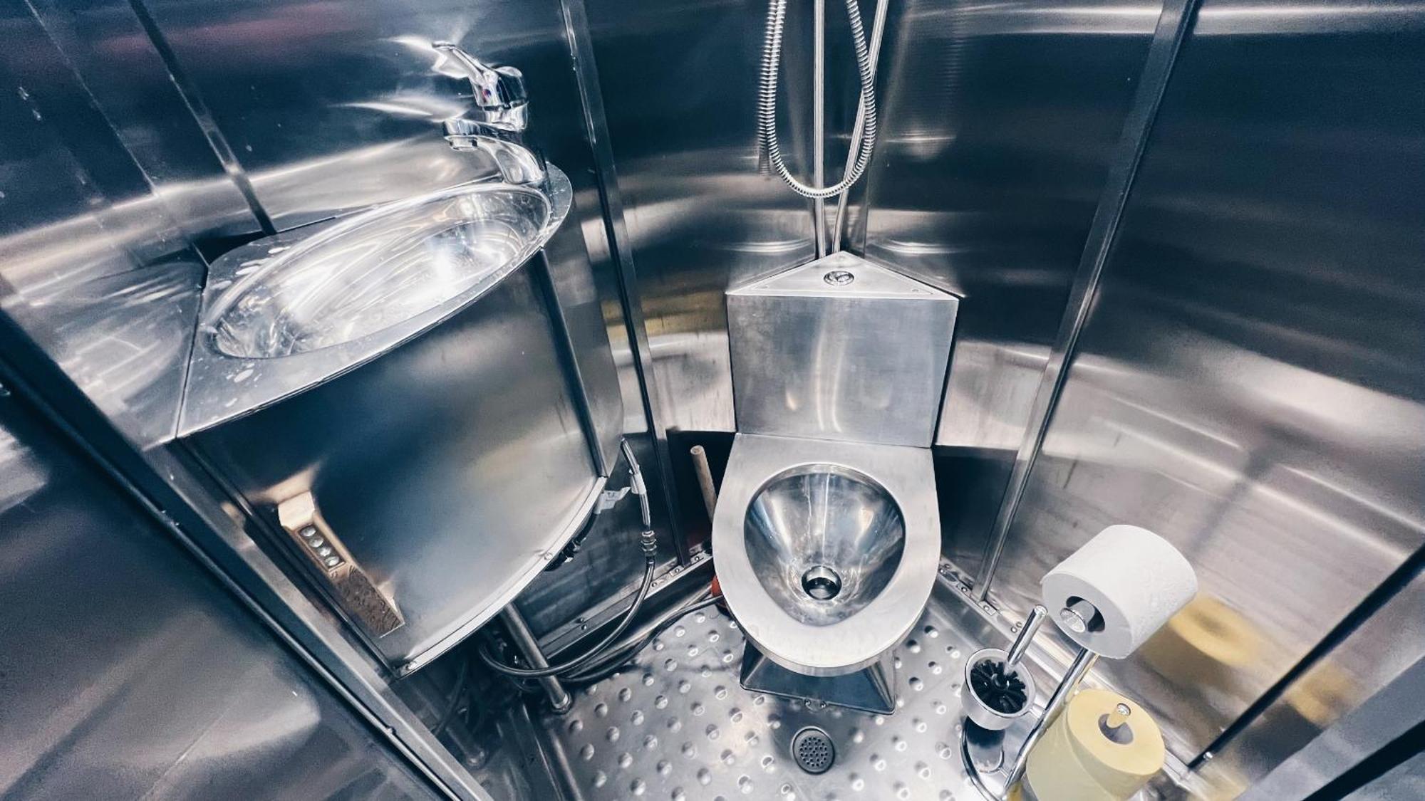 Spaceone A2 - Shared Capsule hotel *