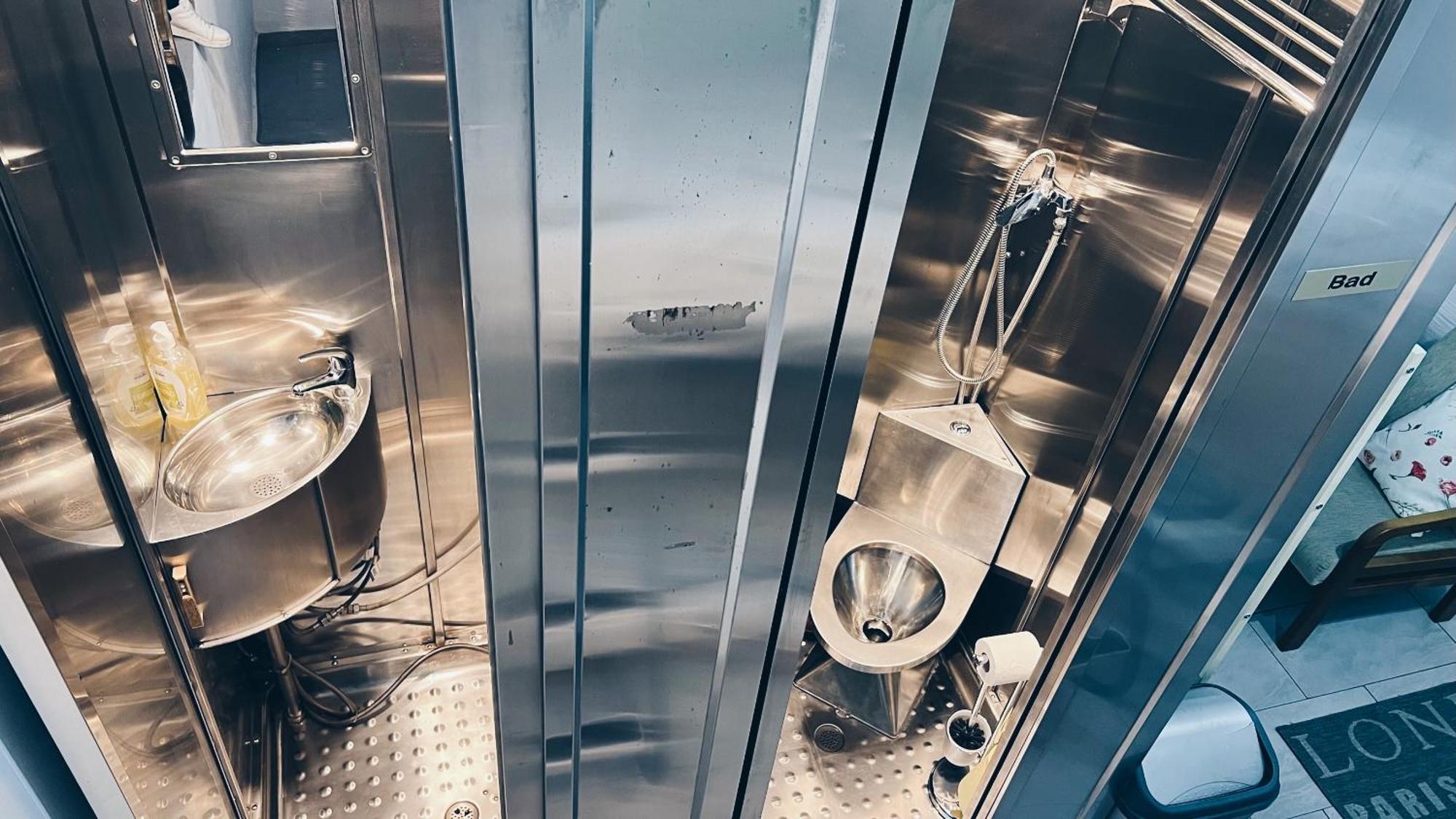 Capsule hotel Spaceone A2 - Shared