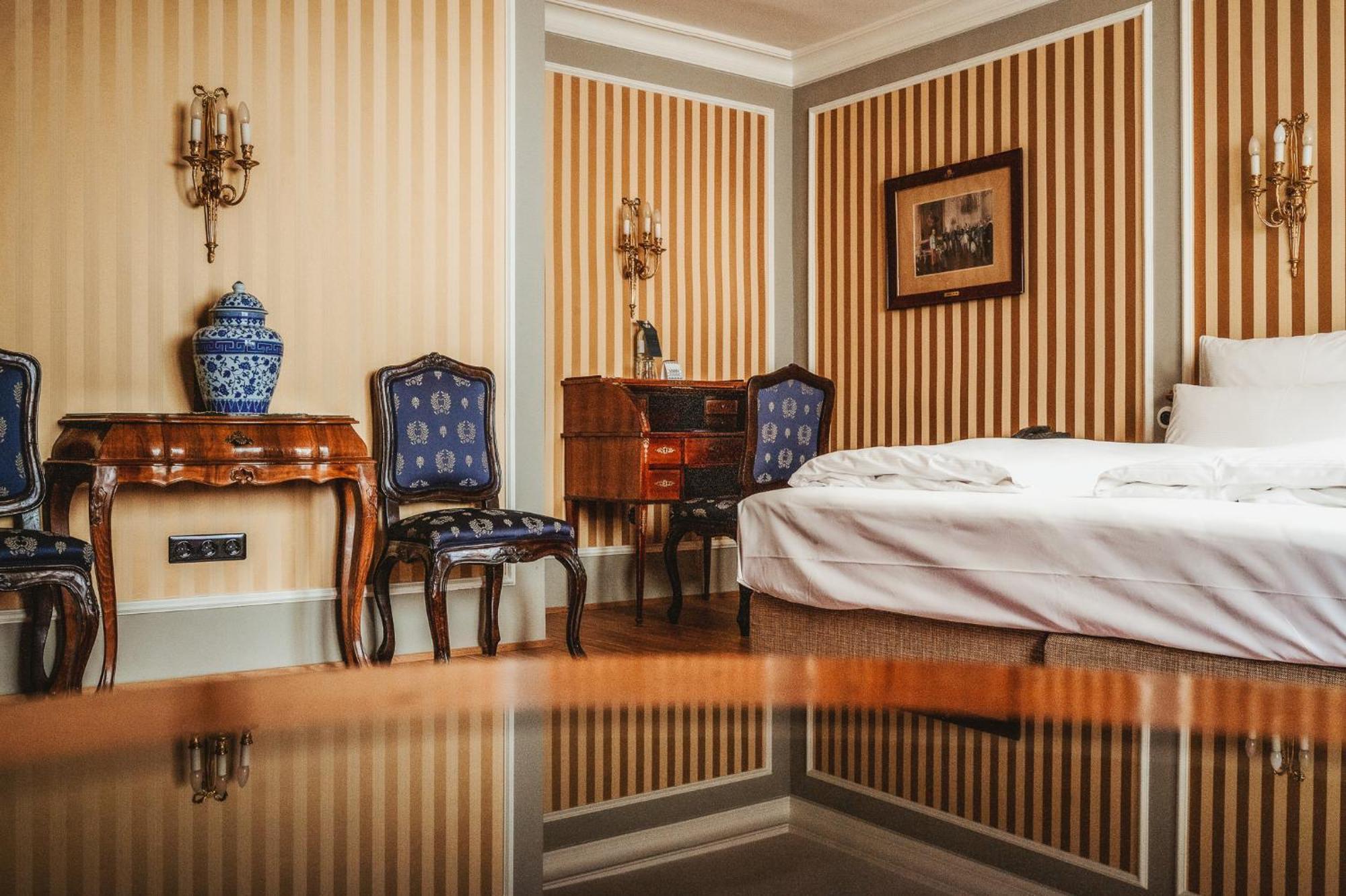 Henri Siebterbezirk Hotel 4*