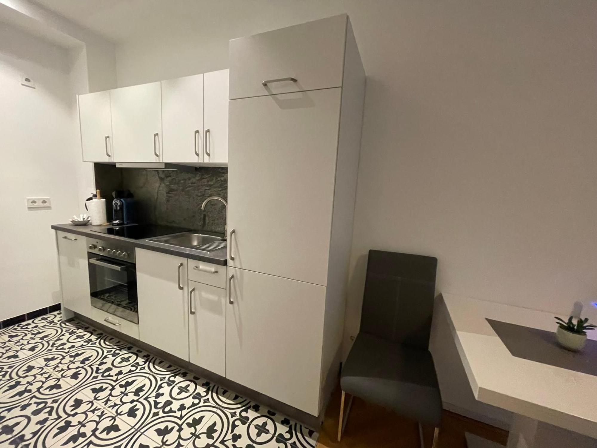 1st La Opera Suites Apartment *