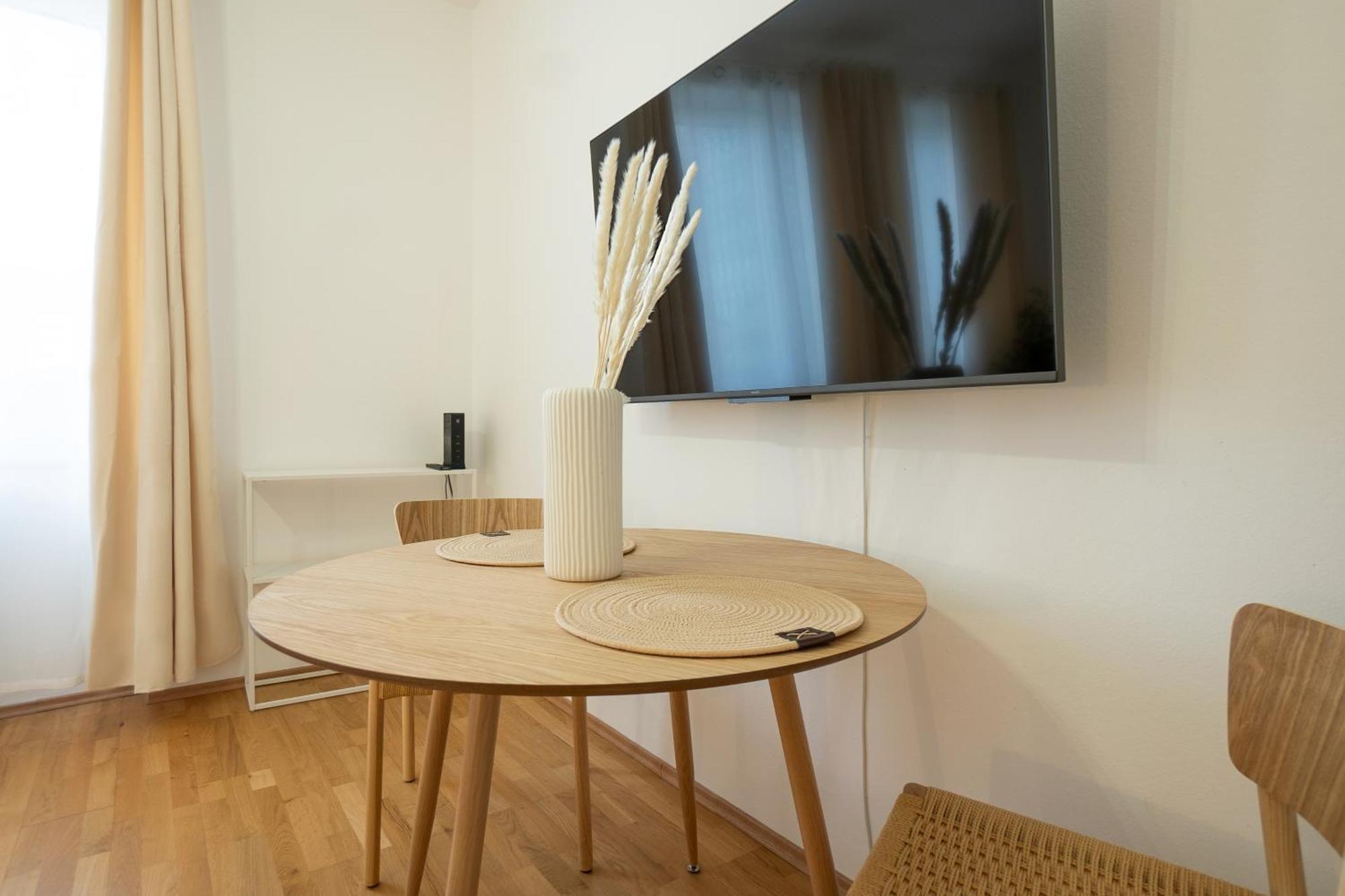 Bright And Cozy With A View Apartment Vienna