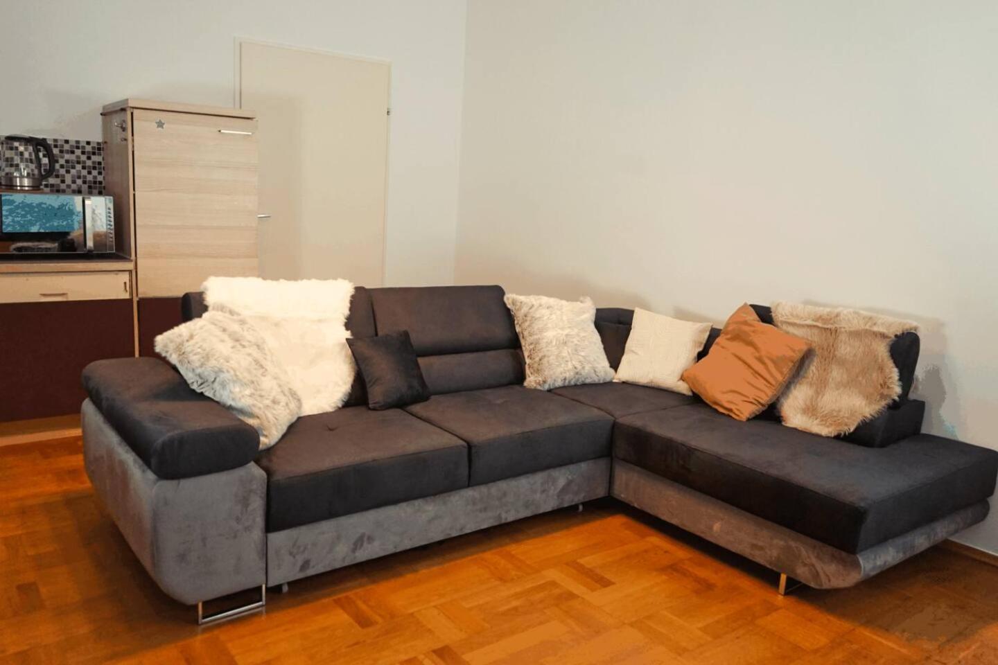 Beautiful Near Hauptbahnhof Apartment
