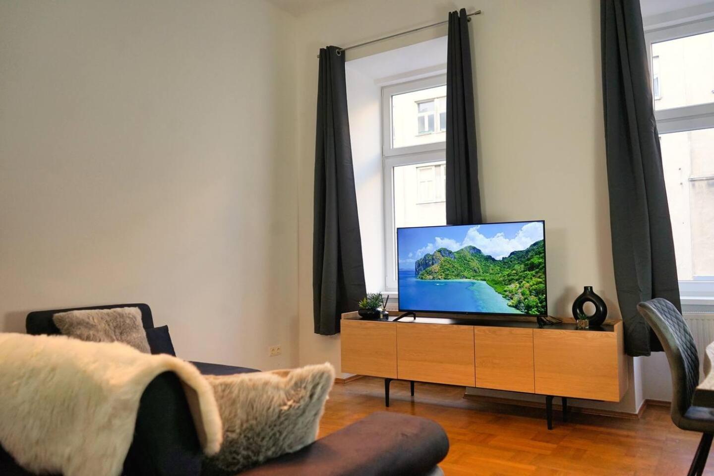Beautiful Near Hauptbahnhof Apartment