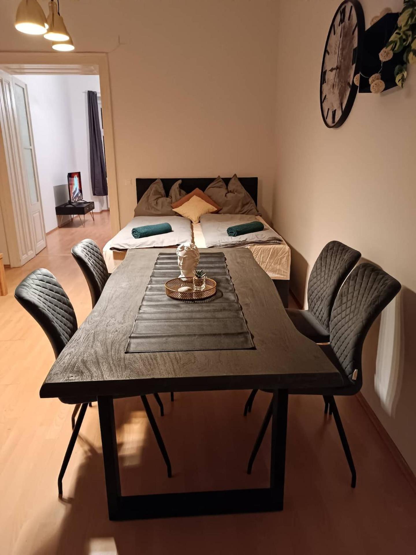 Beautiful Near Hauptbahnhof Apartment *