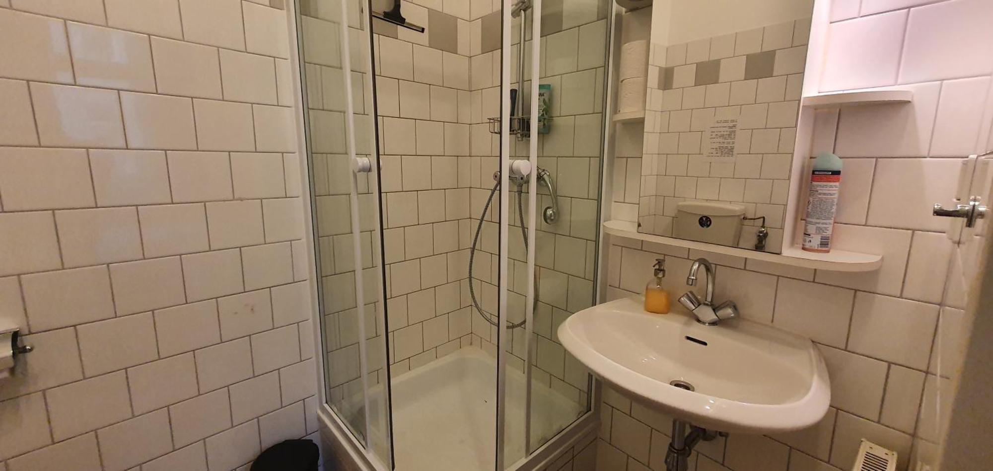 Quiet 2-room Flat, Walking Distance To Centre Apartment