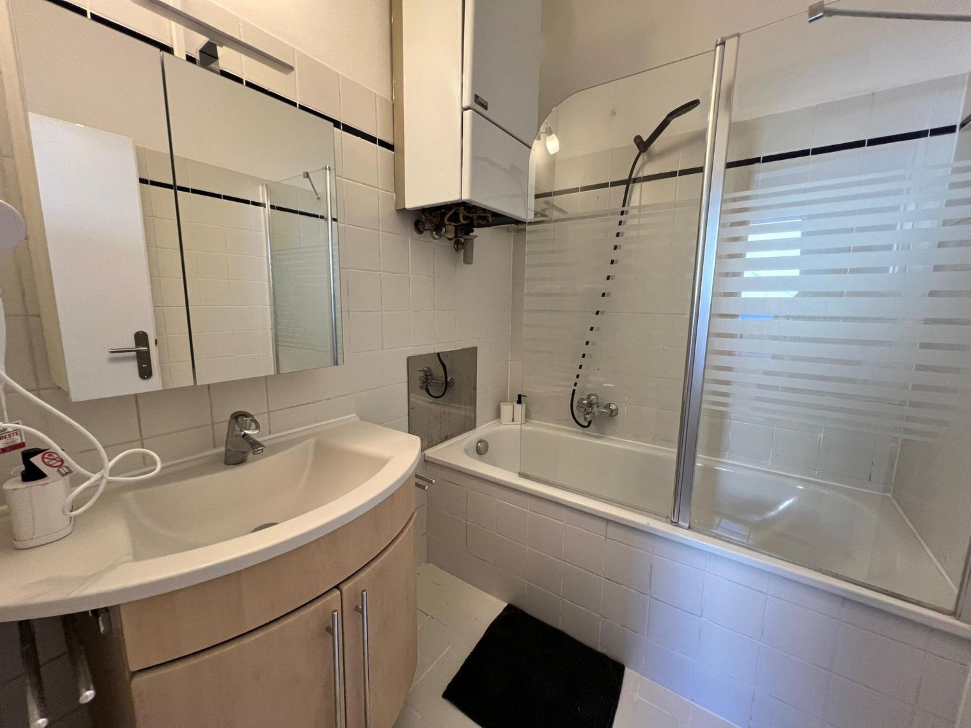 Elegant 2+ 1 Bedroom At Vienna's Vibrant 3. District Vienna