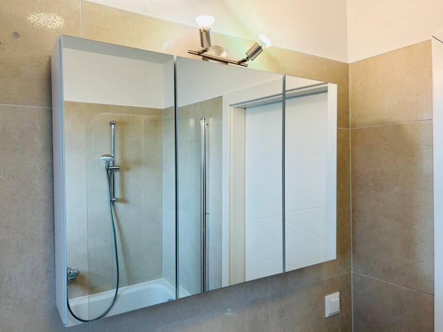 Sunny Modern With Balcony - Free Parking Apartment Vienna