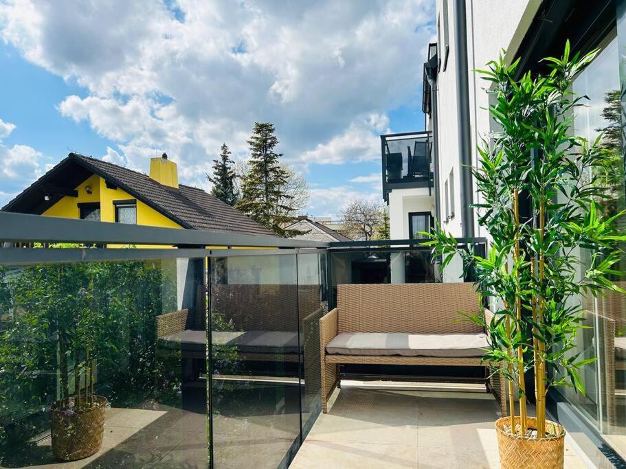 Sunny Modern With Balcony - Free Parking