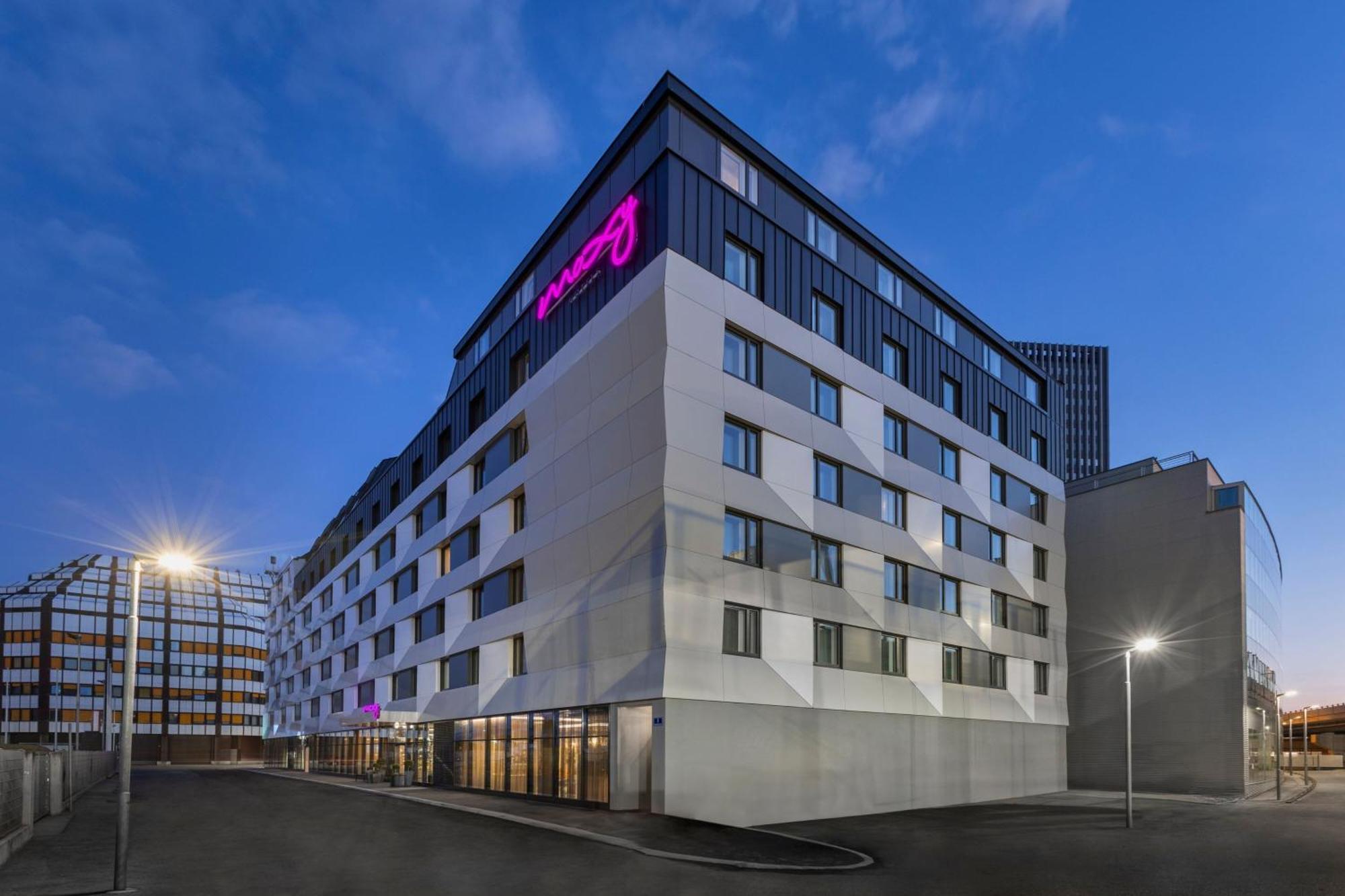 Moxy East