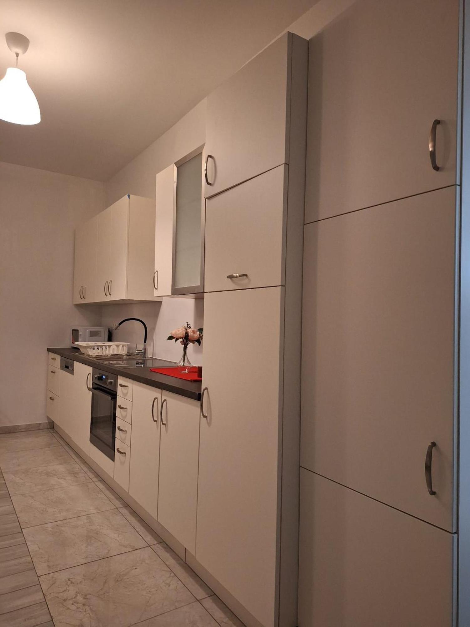 Betariel'com Donau Zentrum Apartment