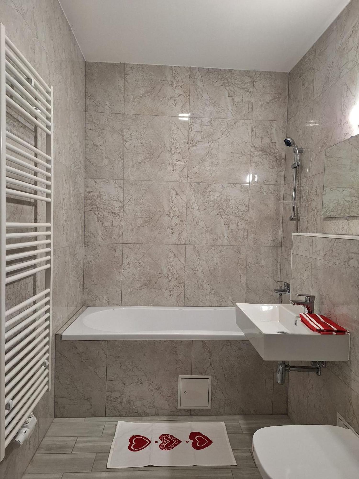 Betariel'com Donau Zentrum Apartment *