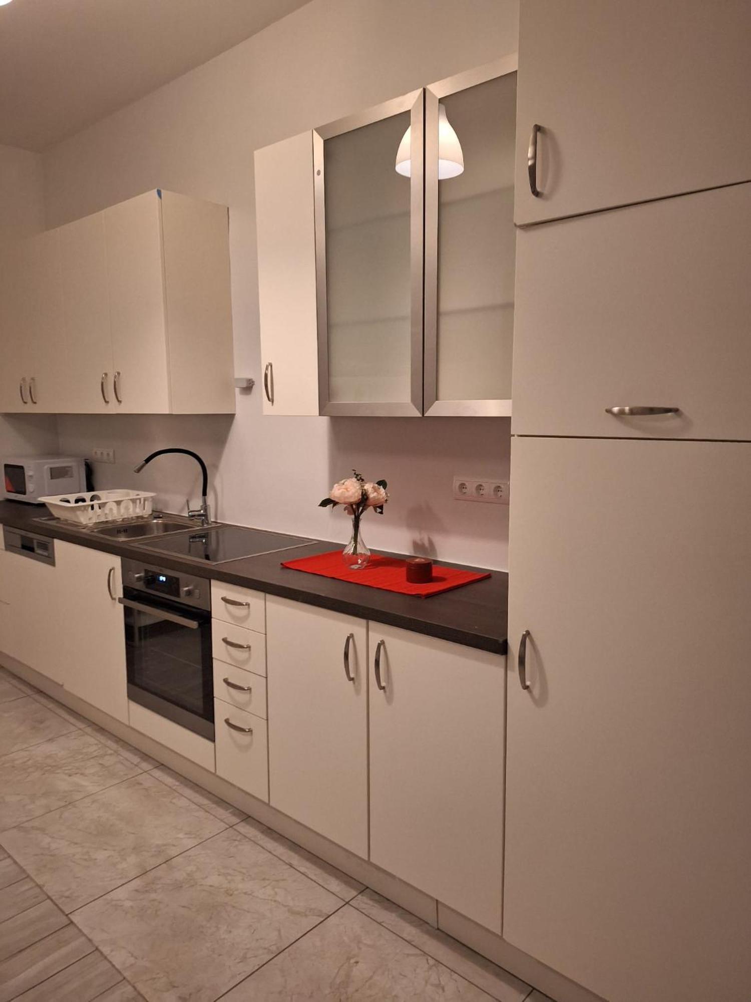Betariel'com Donau Zentrum Apartment *