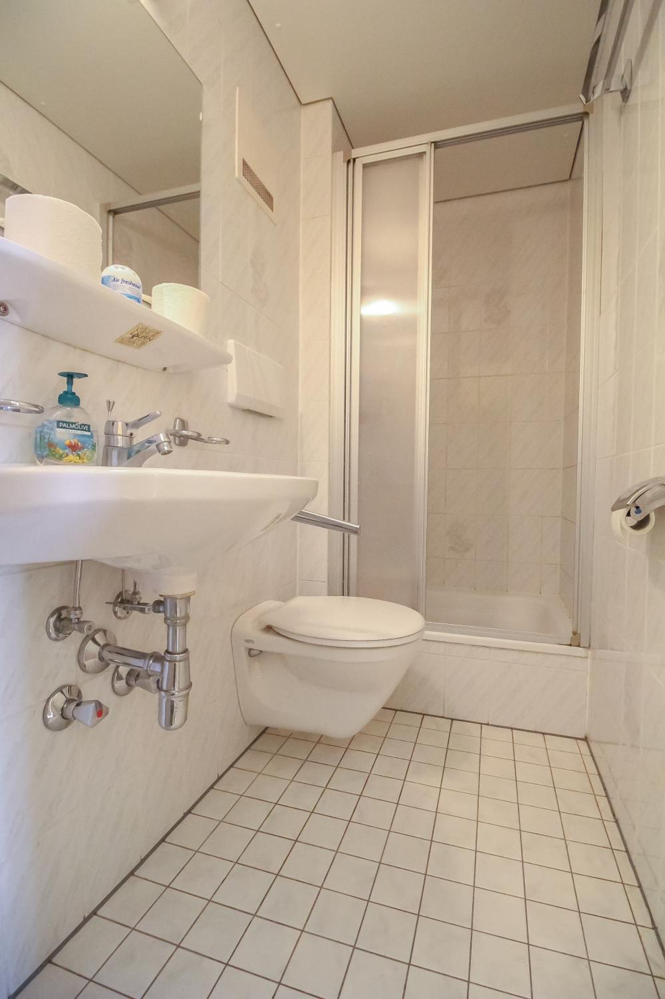 Homestay Cozy - U3 Hutteldorferstrasse Vienna
