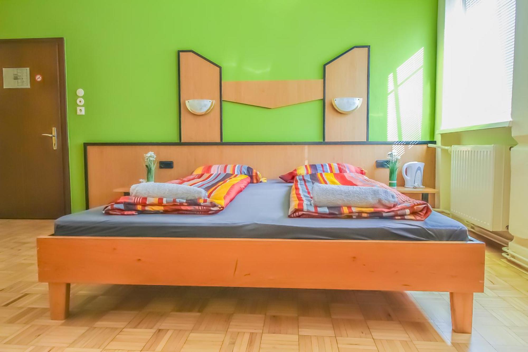 Homestay Cozy - U3 Hutteldorferstrasse Vienna