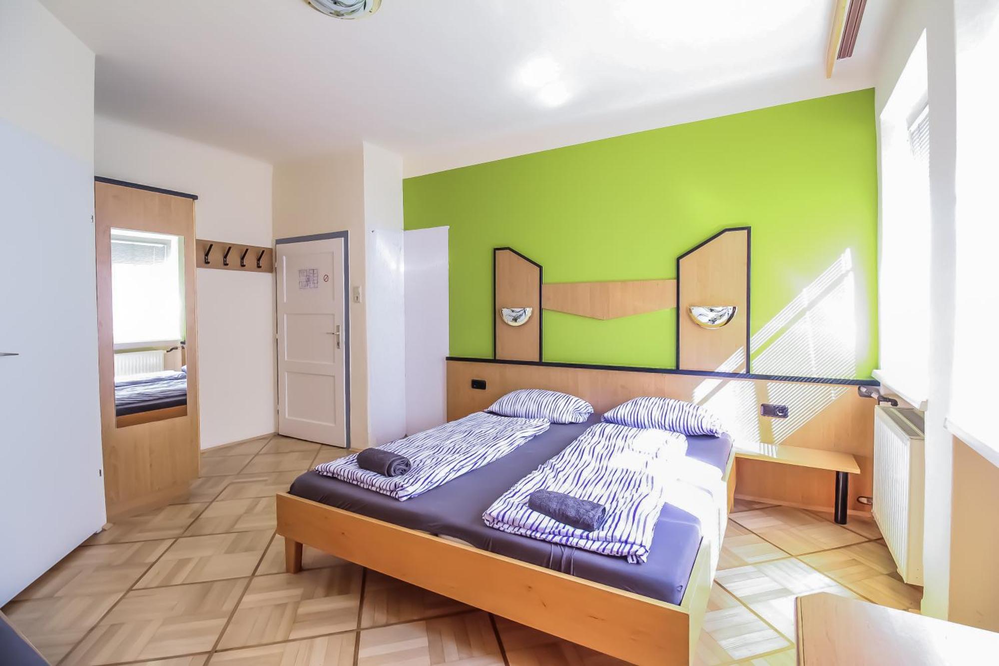 Cozy - U3 Hutteldorferstrasse
