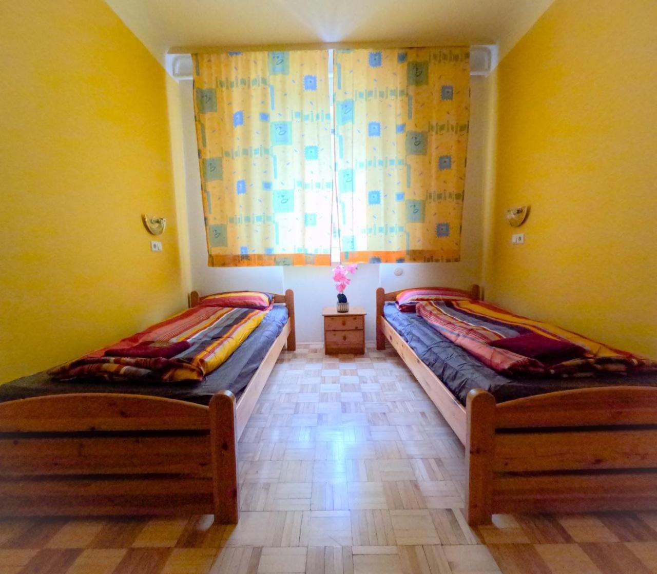 Cozy - U3 Hutteldorferstrasse Homestay Vienna