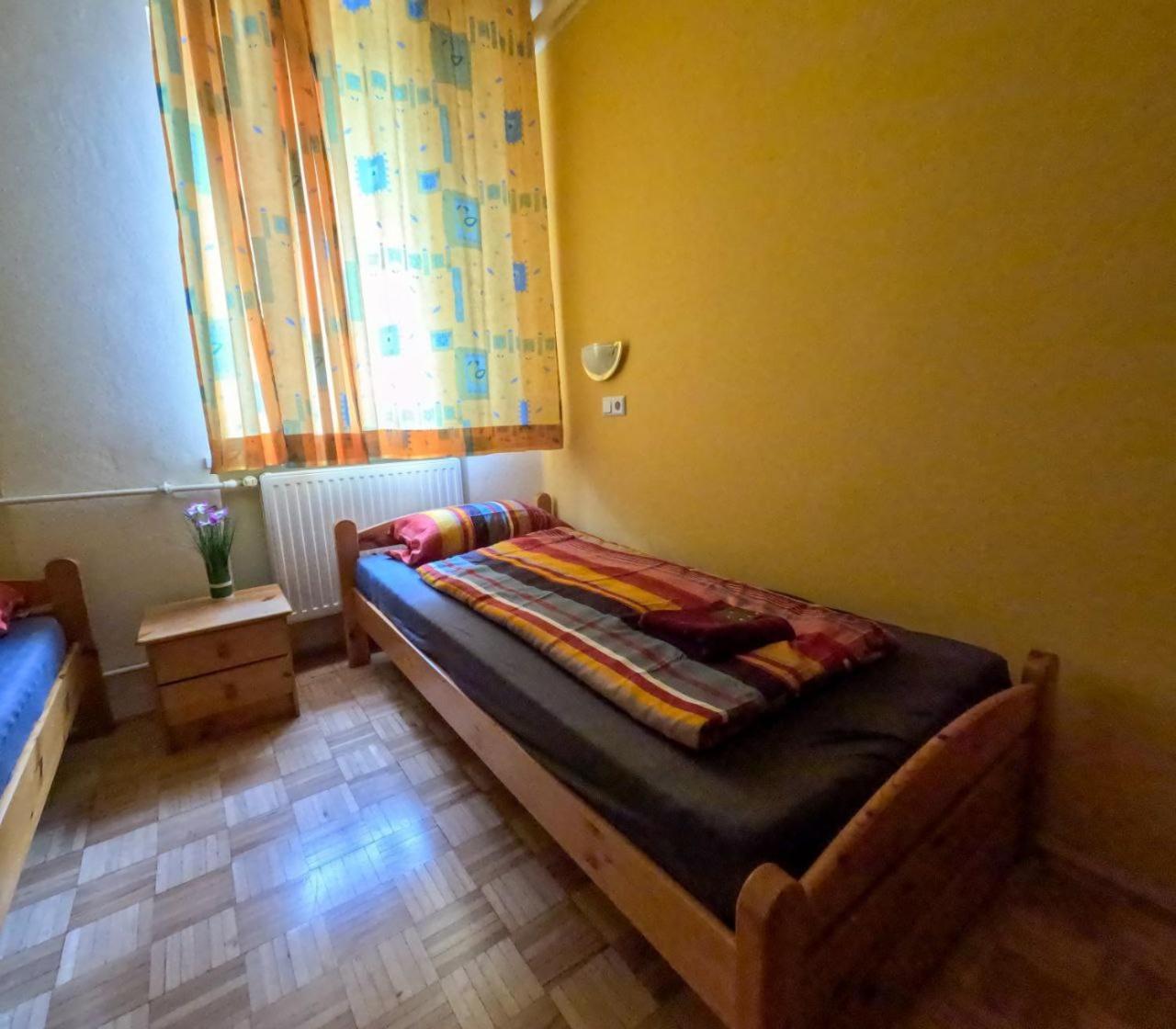 Homestay Cozy - U3 Hutteldorferstrasse Vienna