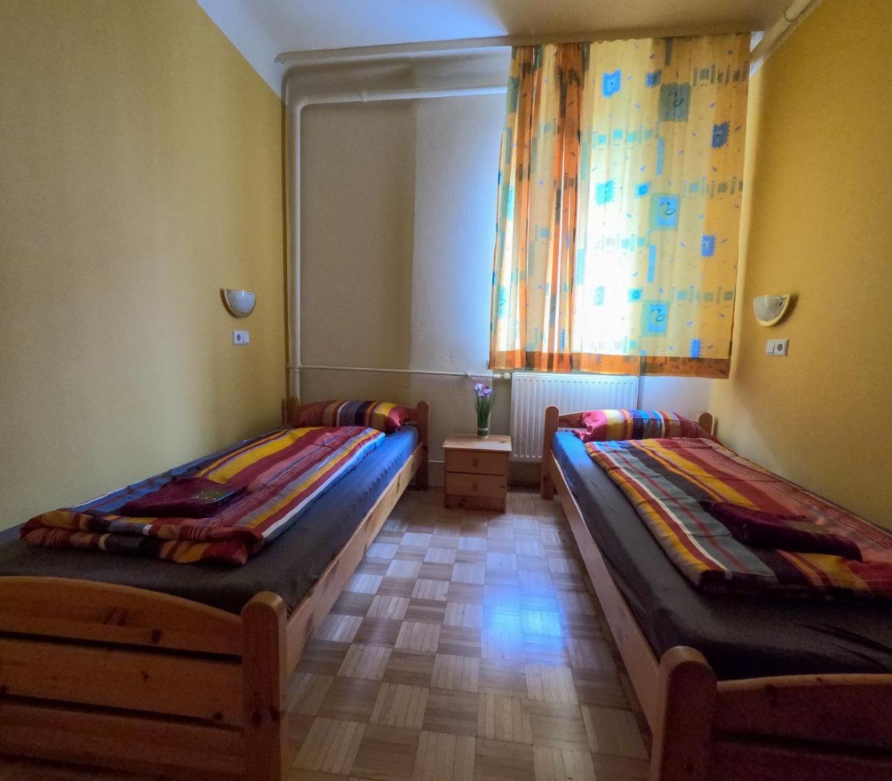 Cozy - U3 Hutteldorferstrasse Homestay Vienna