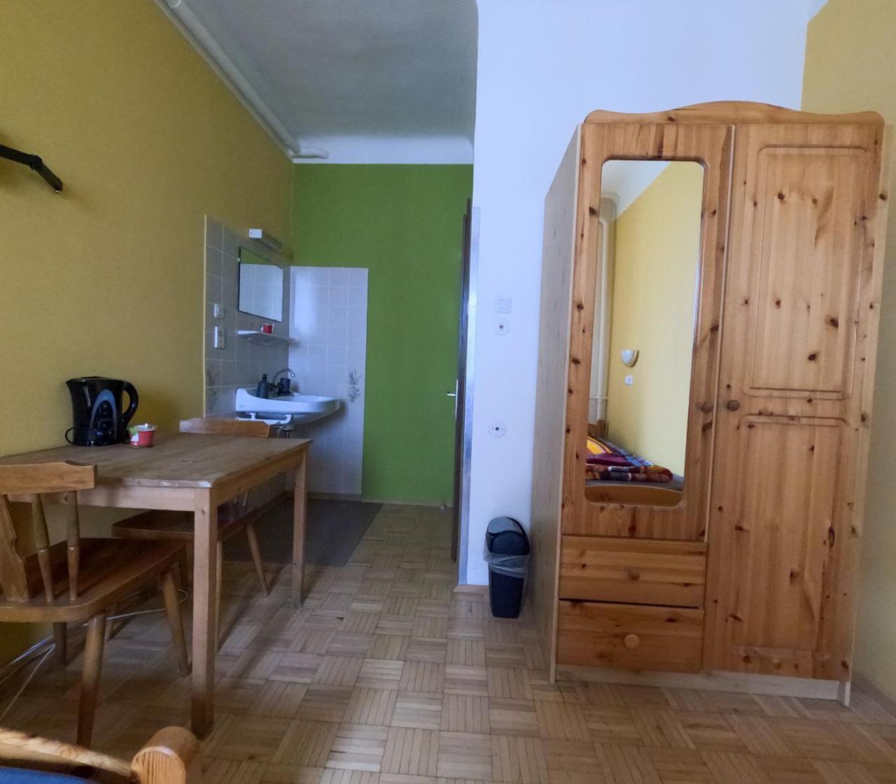 Cozy - U3 Hutteldorferstrasse Homestay